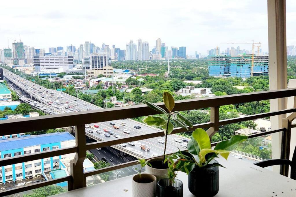Casa Antonio At Fairway Terraces Family Penthouse 2Br Wi-Fi Nr Golf, Airport, Fort Bgc Manila Kültér fotó