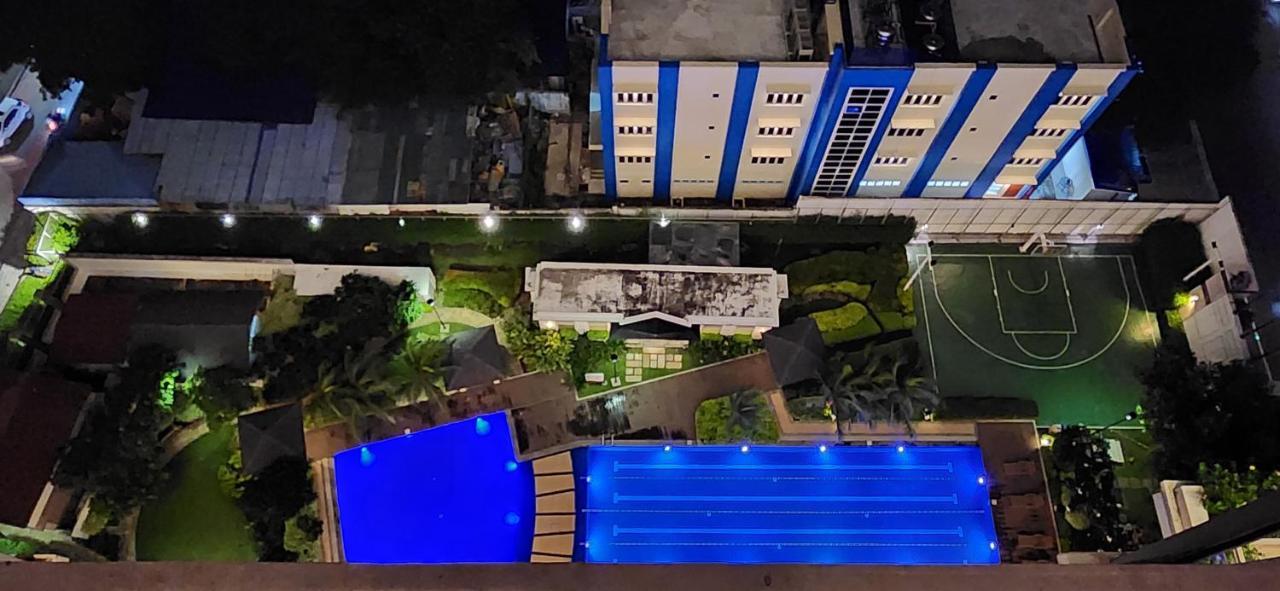 Casa Antonio At Fairway Terraces Family Penthouse 2Br Wi-Fi Nr Golf, Airport, Fort Bgc Manila Kültér fotó