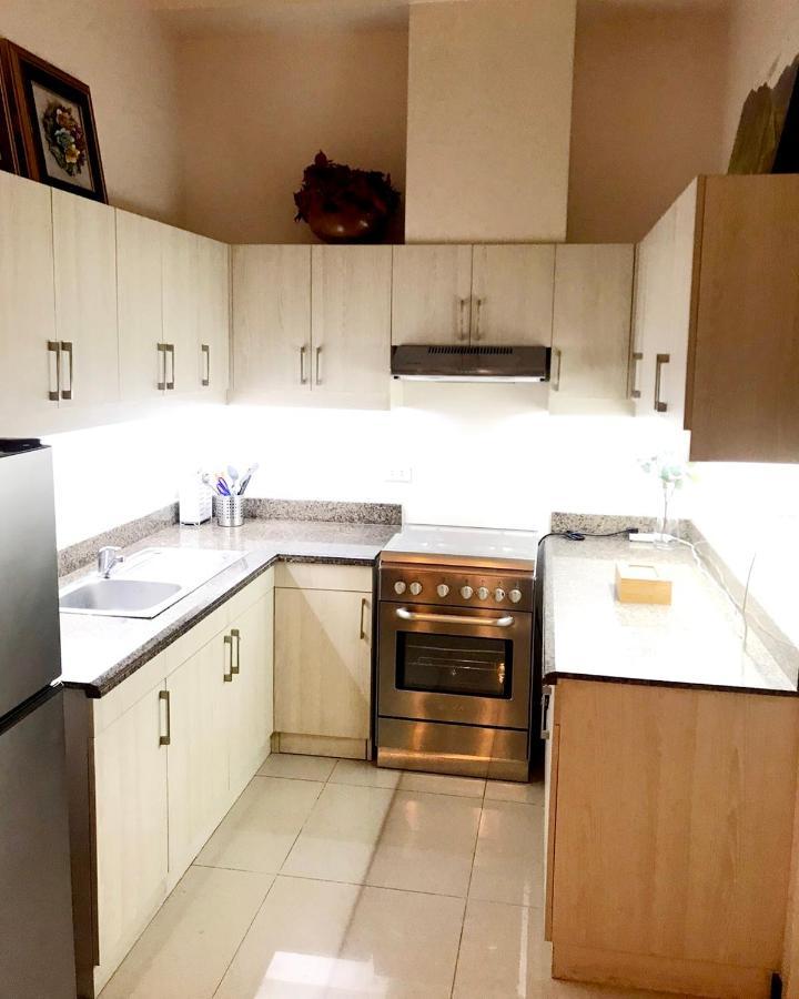 Casa Antonio At Fairway Terraces Family Penthouse 2Br Wi-Fi Nr Golf, Airport, Fort Bgc Manila Kültér fotó