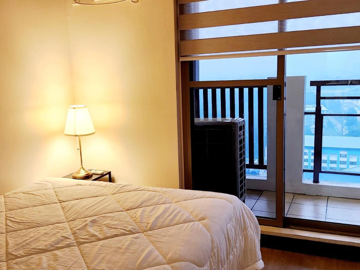 Casa Antonio At Fairway Terraces Family Penthouse 2Br Wi-Fi Nr Golf, Airport, Fort Bgc Manila Kültér fotó