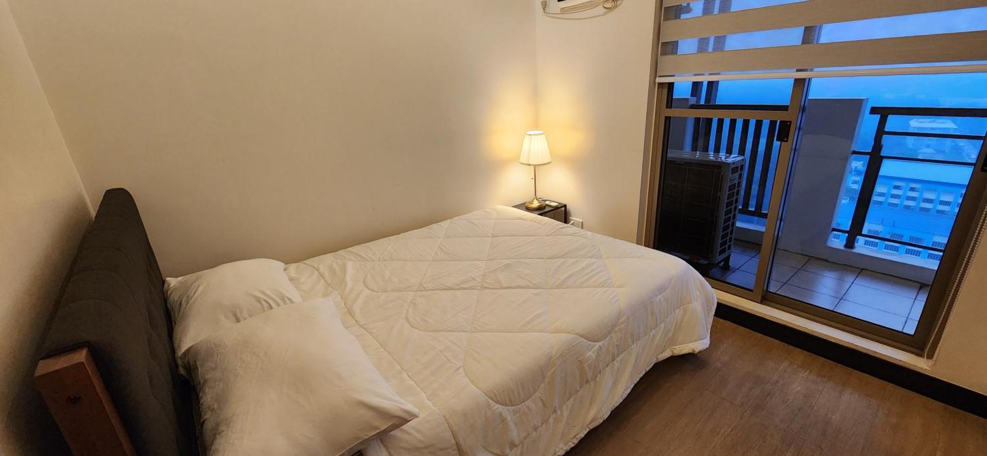 Casa Antonio At Fairway Terraces Family Penthouse 2Br Wi-Fi Nr Golf, Airport, Fort Bgc Manila Kültér fotó