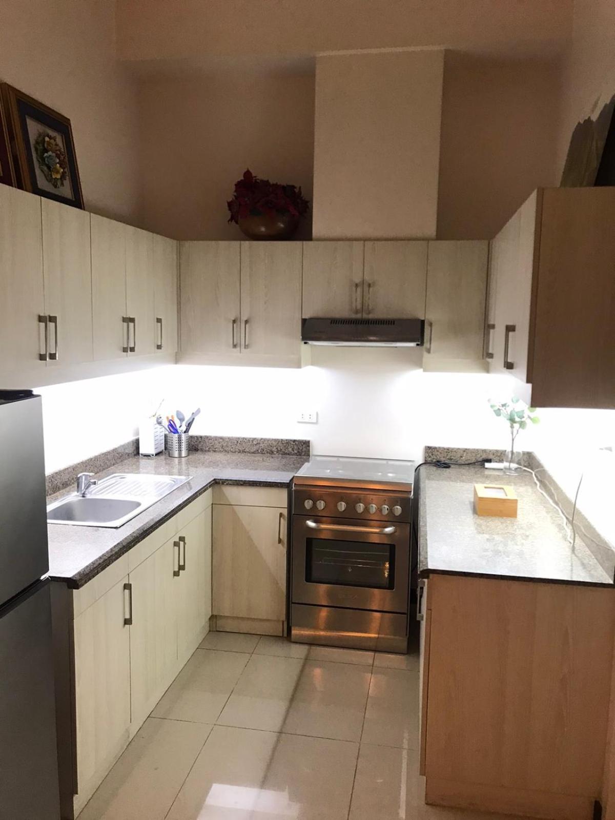 Casa Antonio At Fairway Terraces Family Penthouse 2Br Wi-Fi Nr Golf, Airport, Fort Bgc Manila Kültér fotó